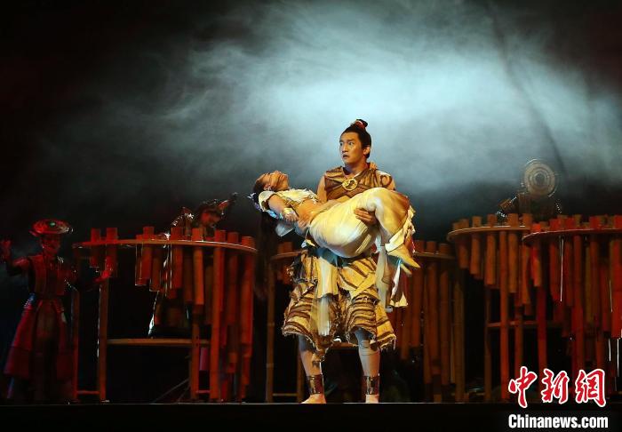 圖為《花腰竹女》演出劇照?！↑S興鴻 攝