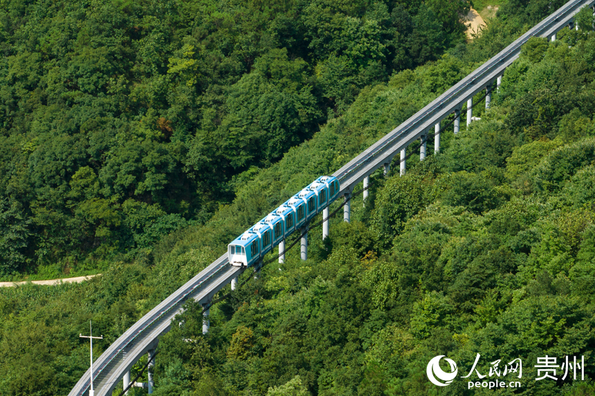 野玉海單軌小火車項(xiàng)目。人民網(wǎng)記者 涂敏攝