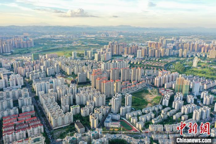 資料圖：航拍樓盤(pán)林立。 陳冠言 攝