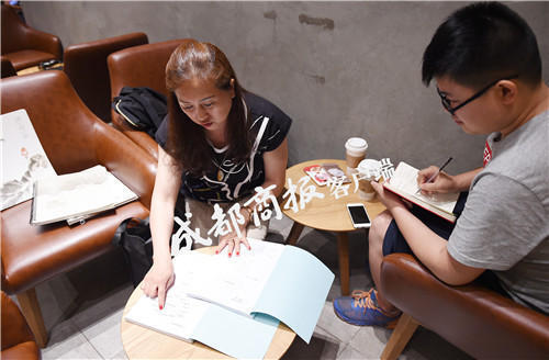 母親自編“教材” 將兩個(gè)孩子送進(jìn)名校