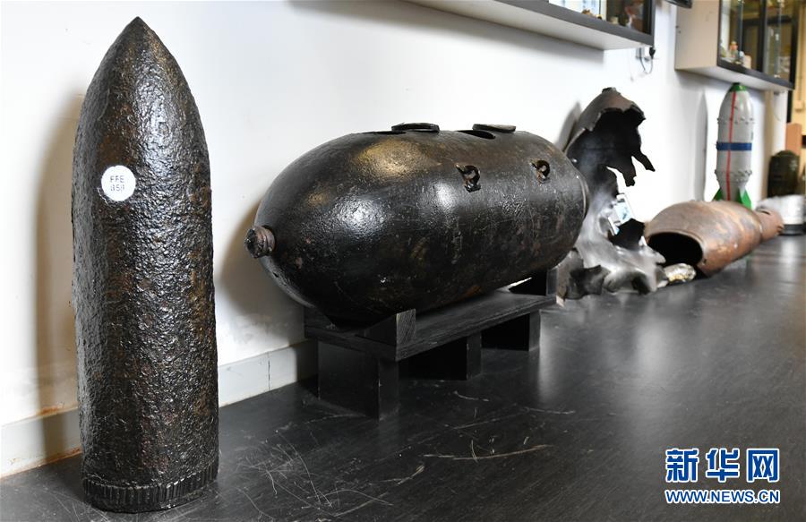 （港澳臺(tái)&middot;香港故事&middot;圖文互動(dòng)）（8）用手觸摸二戰(zhàn)炸彈的人——訪香港警方拆彈專家