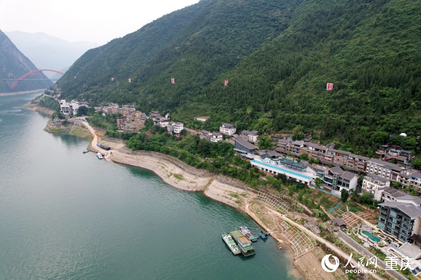 三峽里·竹枝村全長(zhǎng)2.5公里，如一條絲帶分布于長(zhǎng)江沿線。人民網(wǎng)記者 劉政寧攝