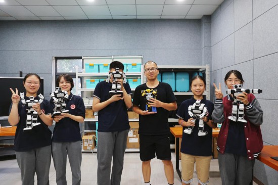 重慶八中科學(xué)城中學(xué)?？苿?chuàng)社團(tuán)。