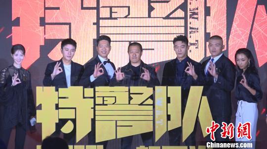 由導(dǎo)演丁晟所帶來(lái)的《特警隊(duì)》集結(jié)了凌瀟肅、賈乃亮、金晨等實(shí)力派演員?！】涤裾?攝