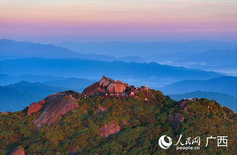 貓兒山日出。人民網(wǎng) 雷琦竣攝